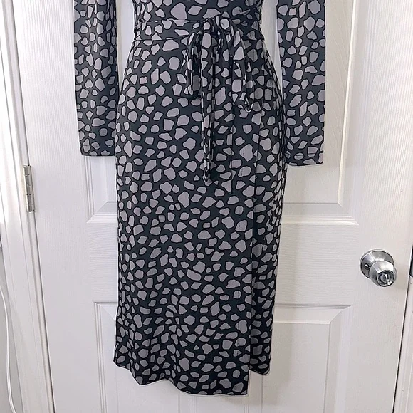 ๐ฅ ๐ฅ ๐ฅ ALERT. POA! NWT WRAP AROUND ๐. It just donโt get NO BETTER. Maxi fit! - Picture 9 of 12